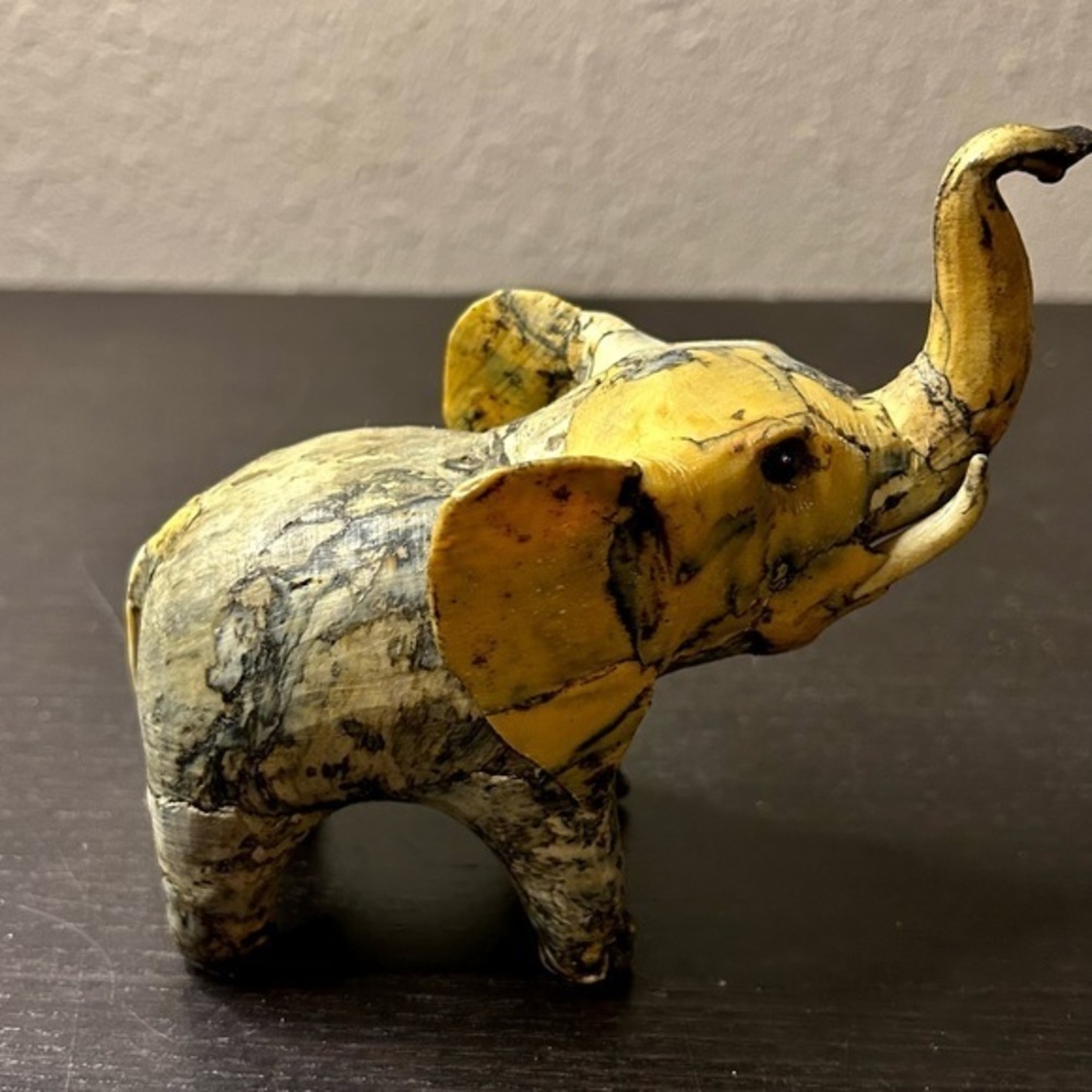 Mini‎ Elephant - Picture 2 of 9